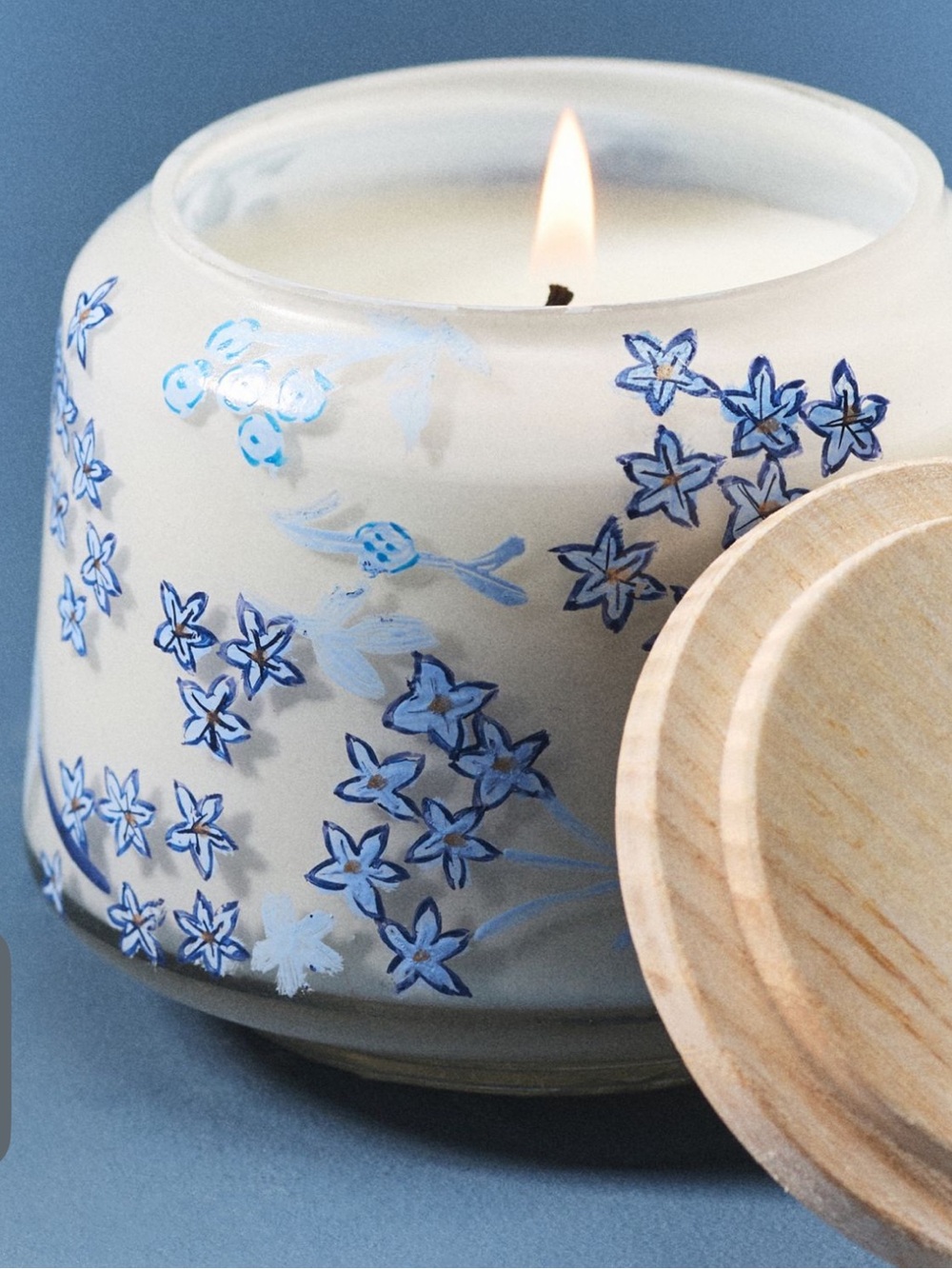 The Gather Candle by Anthropologie: Floral Sun-Drenched Magnolia - Picture 2 of 2